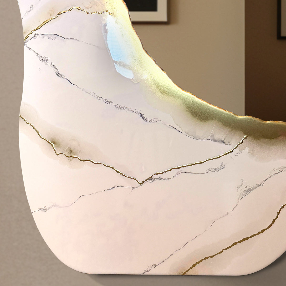 Ivory Vein – Freestanding Irregular White Marble Wall Décor